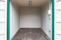 20ft 50/50 storage space, with fitted electrics and lighting