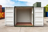 20ft 50/50 storage space, with fitted electrics and lighting