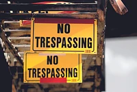 no trespassing signs 